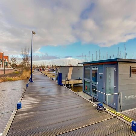 Отель Modern Houseboat In Marina Of Волендам Экстерьер фото