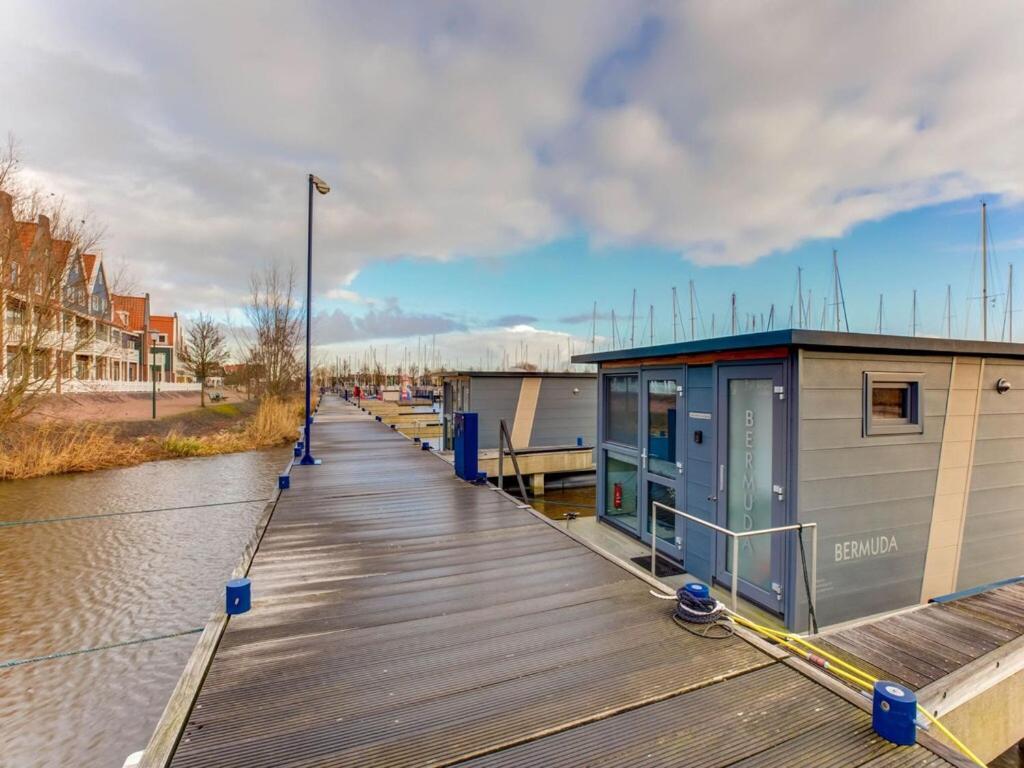 Отель Modern Houseboat In Marina Of Волендам Экстерьер фото