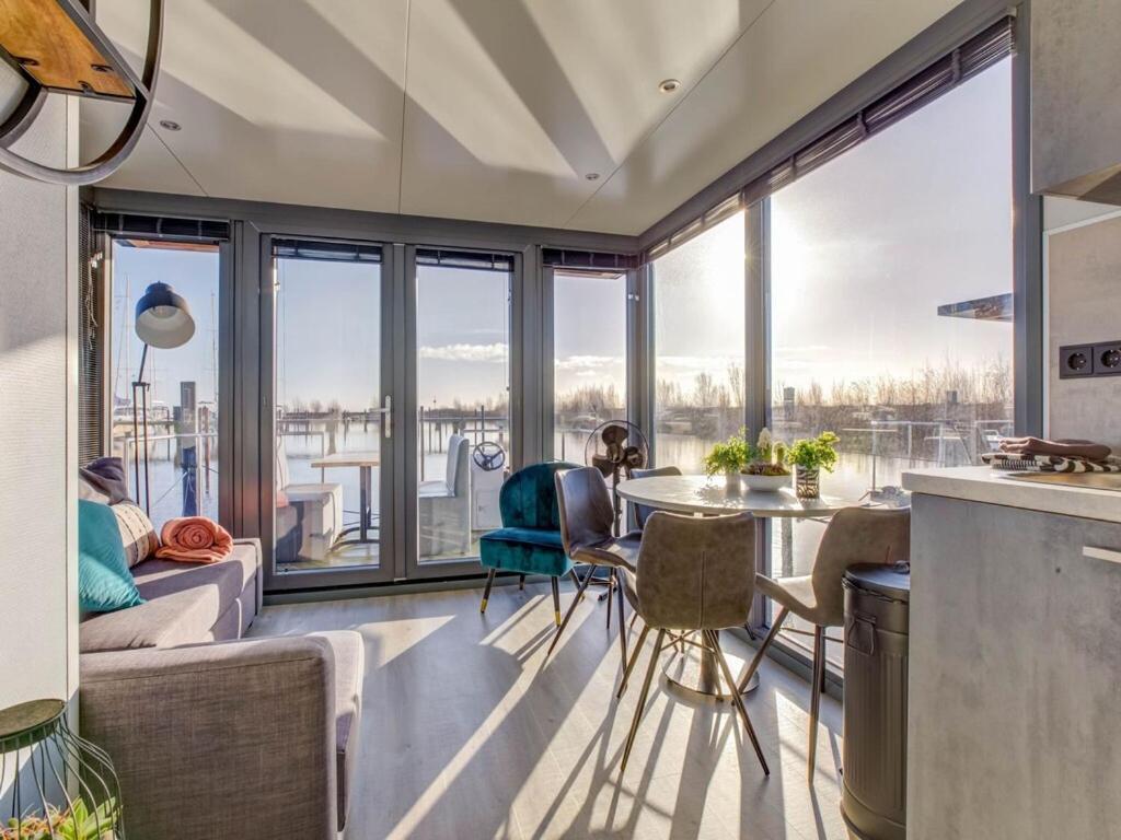 Отель Modern Houseboat In Marina Of Волендам Экстерьер фото