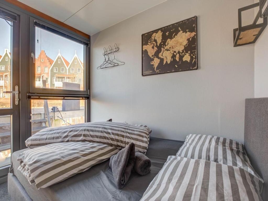 Отель Modern Houseboat In Marina Of Волендам Экстерьер фото