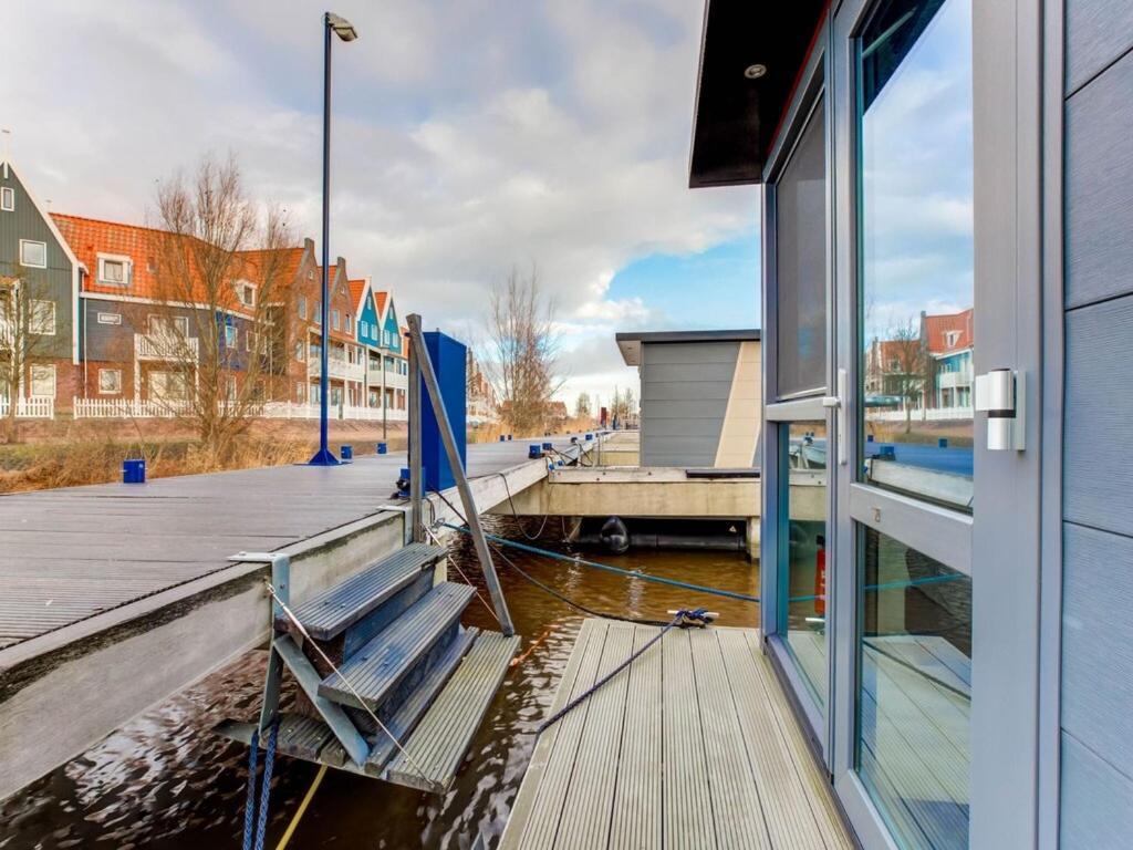 Отель Modern Houseboat In Marina Of Волендам Экстерьер фото